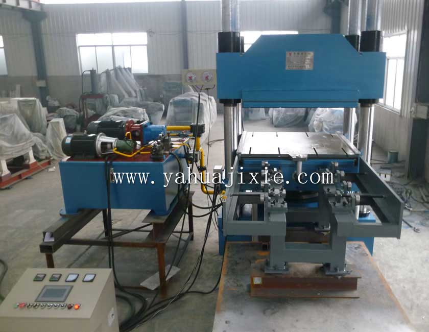 500T可調(diào)四柱式PLC控制帶自動(dòng)推拉模裝置硫化機(jī)